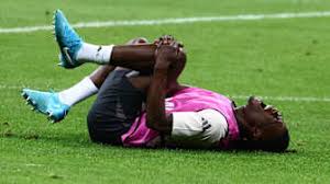 她需要更加 她需要更加